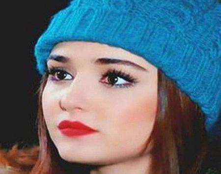 عکس هانده ارچل با لباس آبی