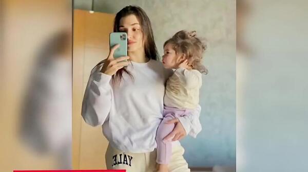عکس هانده ارچل و خواهر دوقلویش