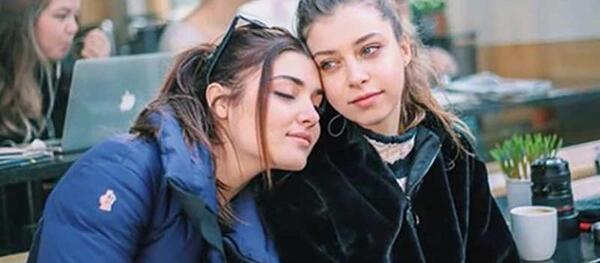 عکس هانده ارچل و خواهرش غمزه