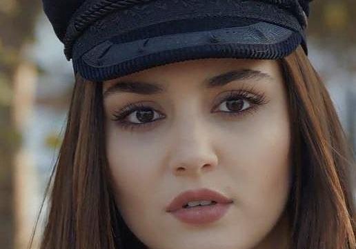 عکس هانده ارچل با کلاه