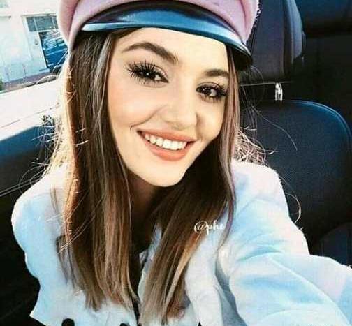 عکس هانده ارچل با کلاه