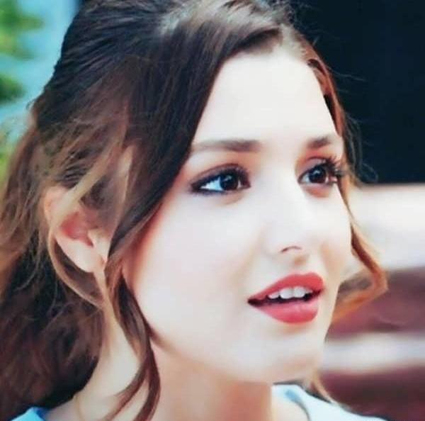 عکس هانده ارچل با گوشی