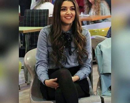 عکس هانده ارچل با لباس مشکی