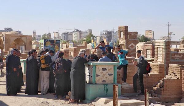 عکس قبرستان کربلا