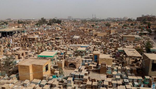 عکس قبرستان کربلا