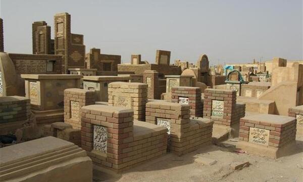 عکس قبرستان کربلا