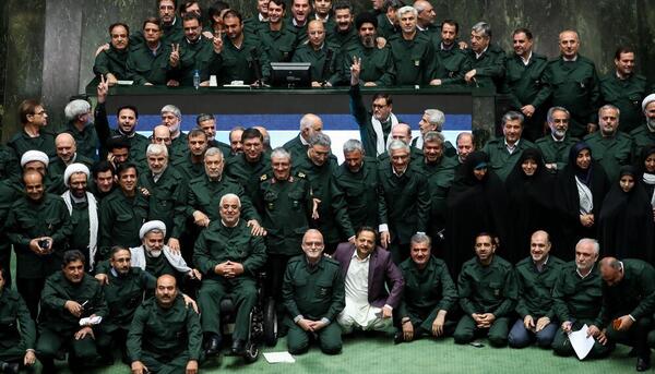 عکس نمایندگان مجلس با لباس سپاه