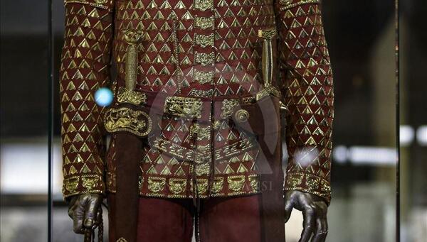 عکس مرد طلایی