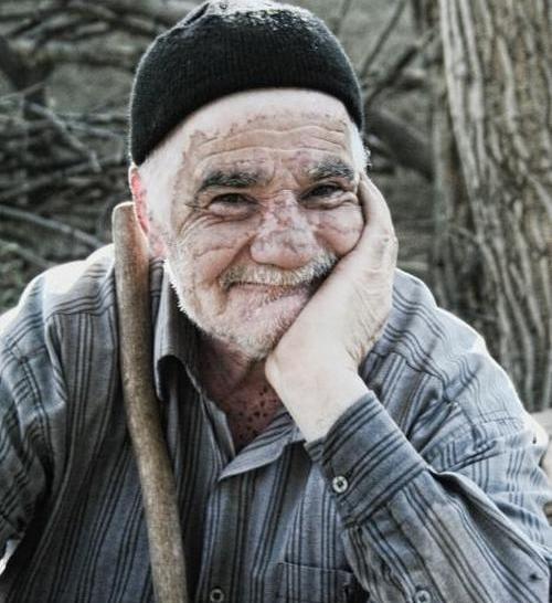 عکس لبخند پیرمرد