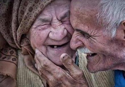 عکس لبخند پیرمرد