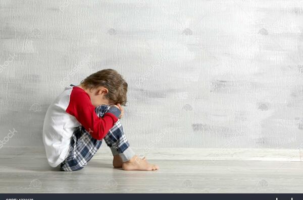عکس بچه غمگین