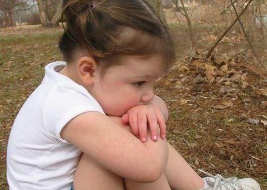 عکس بچه غمگین