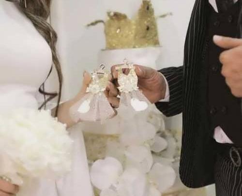 ژست عکس عروس و داماد سر سفره عقد