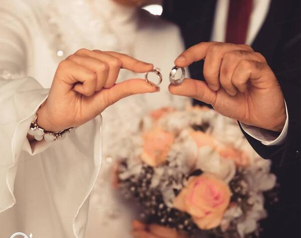 ژست عکس عروس و داماد سر سفره عقد