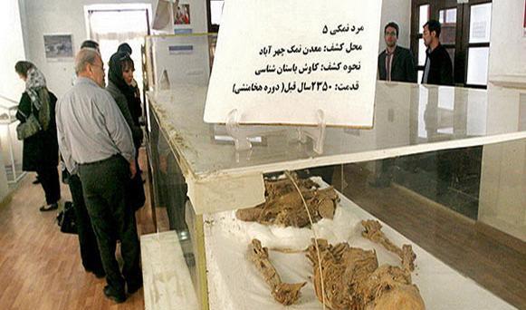عکس مرد نمکی در موزه ایران باستان