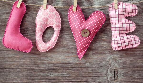 عکس love صورتی