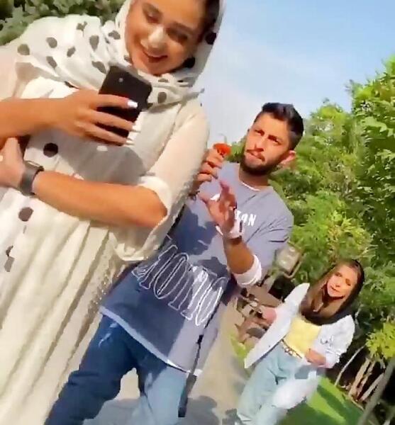 عکس نیکا تو بغل متین