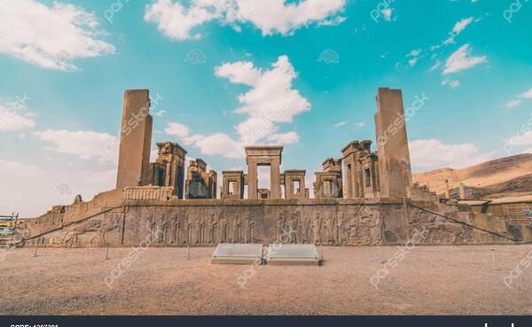 عکس داریوش در تخت جمشید