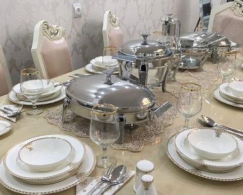 عکس غذا روی میز ناهار خوری