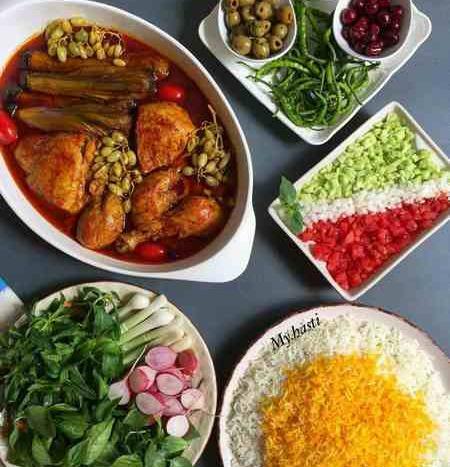 عکس غذا روی میز ناهار خوری