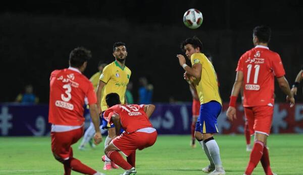 عکس بهنام برزای با لباس پرسپولیس