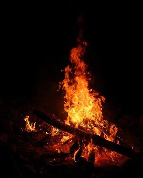 عکس آتش در شب