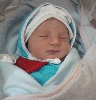عکس نوزاد دختر تازه به دنیا آمده
