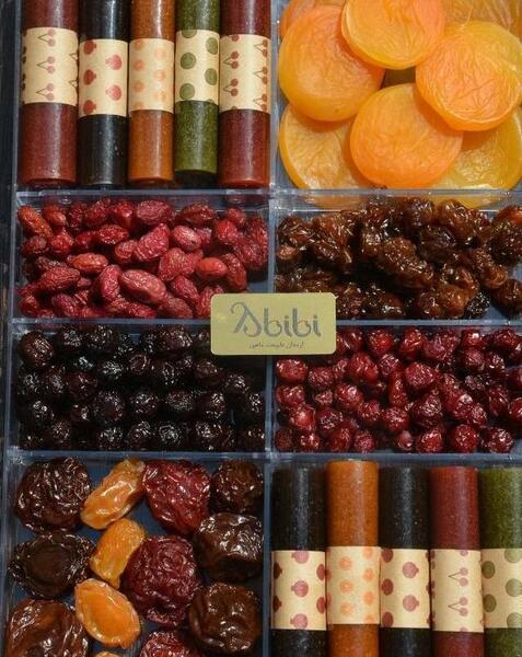 عکس لواشک خوردن دختر برای پروفایل
