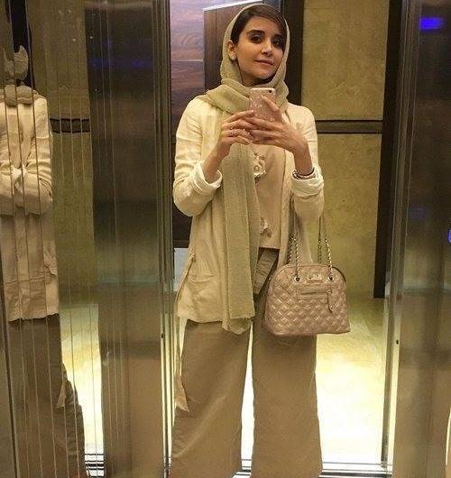 عکس مدل مانتو جلو باز با شلوار گشاد
