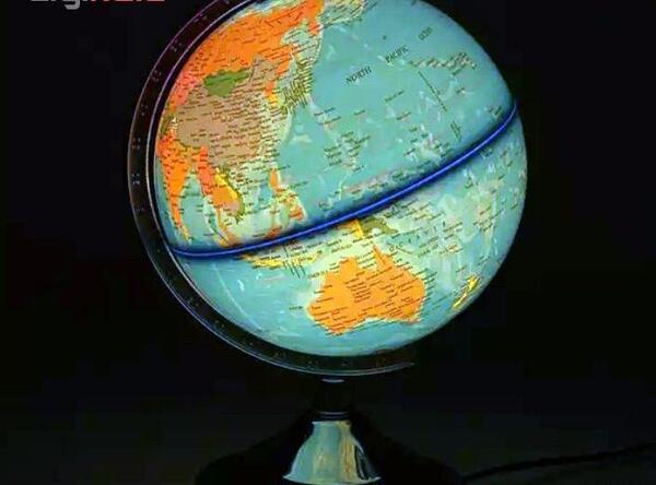 عکس کره ی زمین پلاستیکی