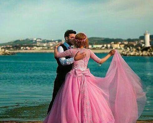 عکس عشقی صورتی