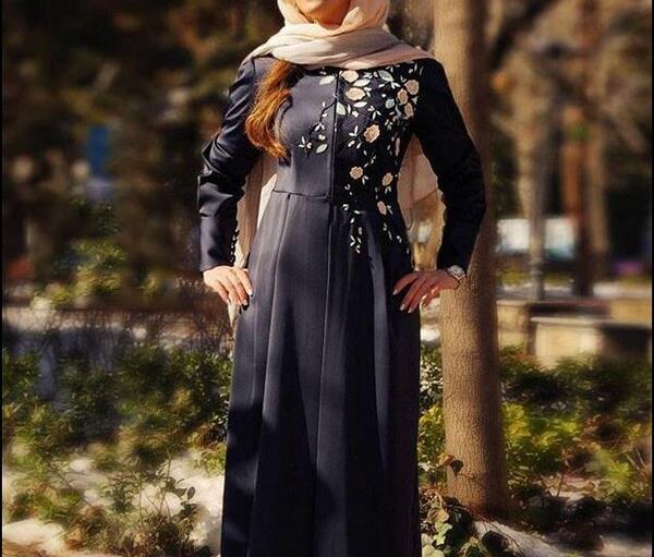عکس مدل مانتو مجلسی بلند مشکی