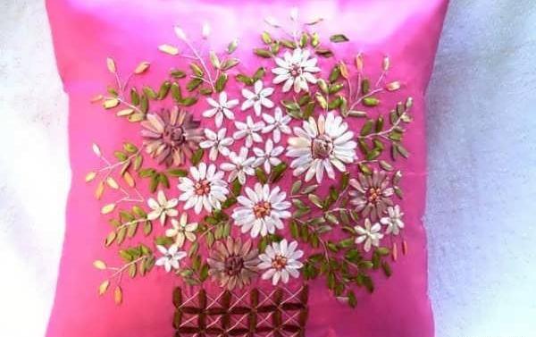 عکس ایده گلدوزی روی کوسن