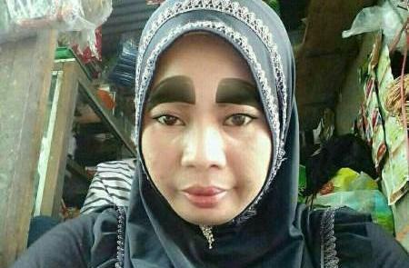 عکس دختر با حجاب مسخره