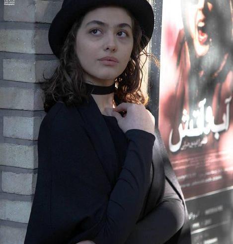عکس گربه ی ریحانه پارسا