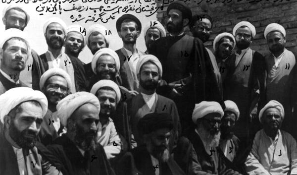 عکس امام حسین در منزل آیت الله شیخ علی کتانی