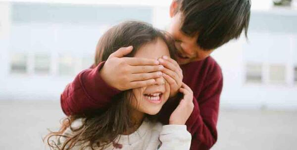 ژست عکس خواهر و برادری