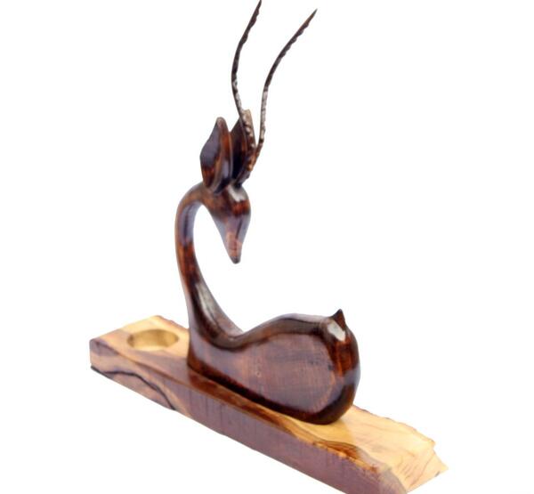 عکس آهوی نشسته