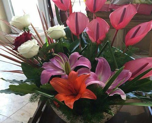 عکس دسته گل روی میز