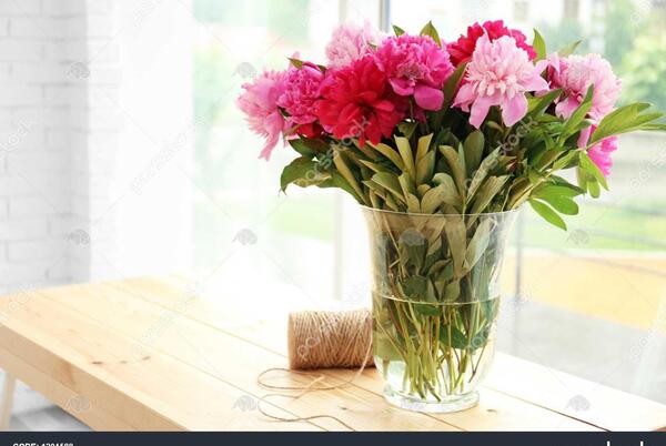 عکس دسته گل روی میز