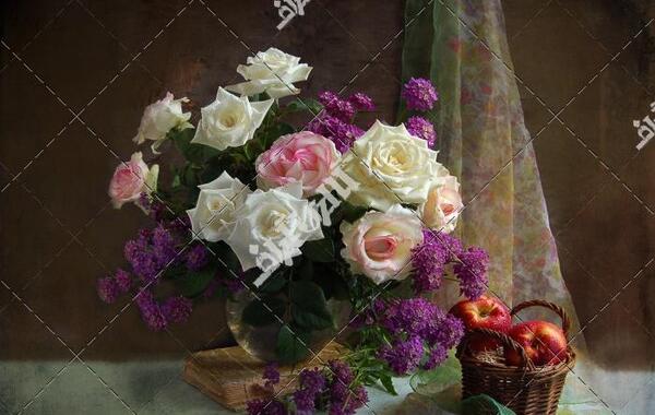 عکس دسته گل روی میز