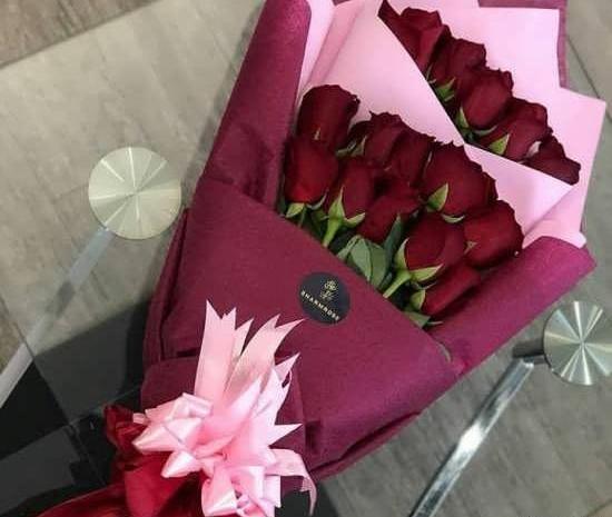 عکس دسته گل روی میز