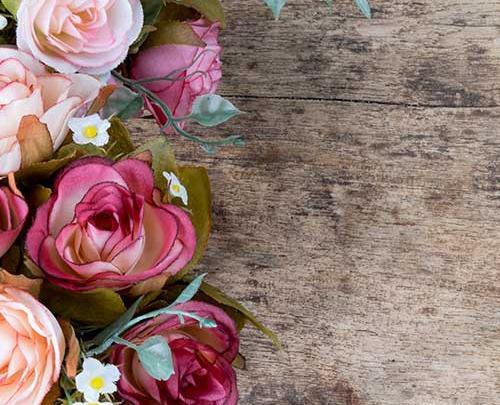 عکس دسته گل روی میز