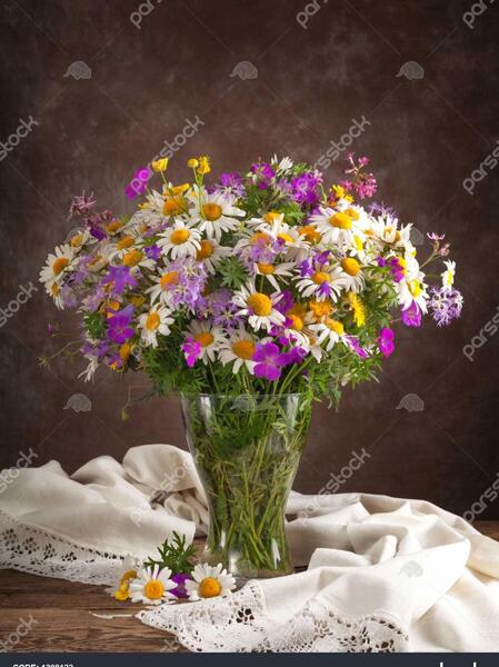 عکس دسته گل روی میز