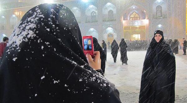 ژست عکس با چادر در حرم امام رضا