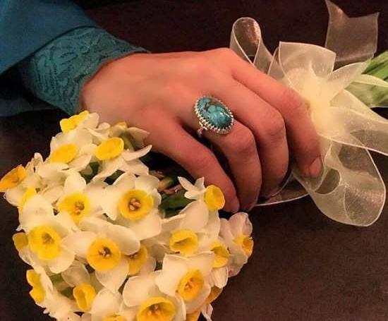 عکس دختر چادری با دسته گل
