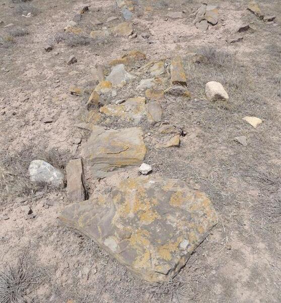 عکس قبر گبری در کوه