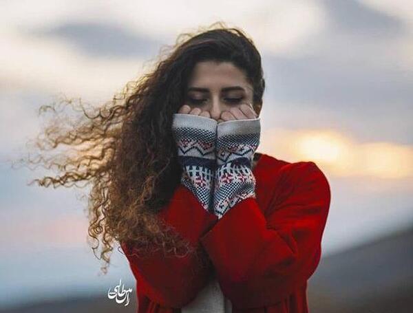 ژست عکس دخترانه تکی حرفه ای
