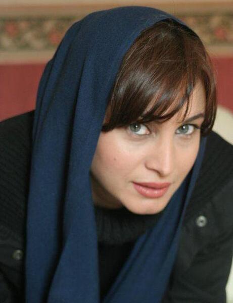 عکس با حجاب نیوشا ضیغمی