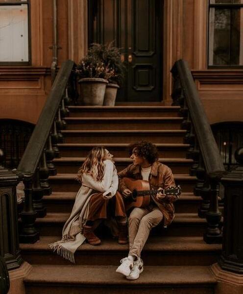 ژست عکس دونفره عاشقانه جلو آینه
